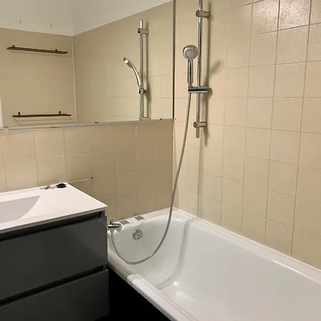: 4 Pers, 28m², Proche Commodités - Fr-1-314-294